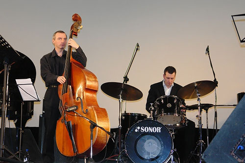 Джазовый фестиваль Весна в Суздале 2008: Владимир Кольцов (контрабас), Александр Зингер (ударные)