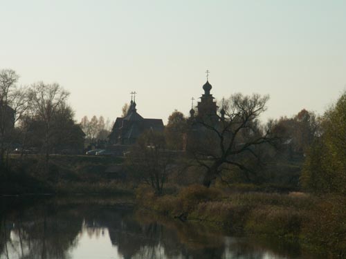 Вид с моста на музей деревянного зодчества